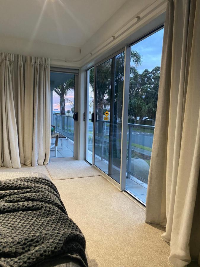 Modern Beach Apartment With Pool & Location Mount Maunganui Bagian luar foto